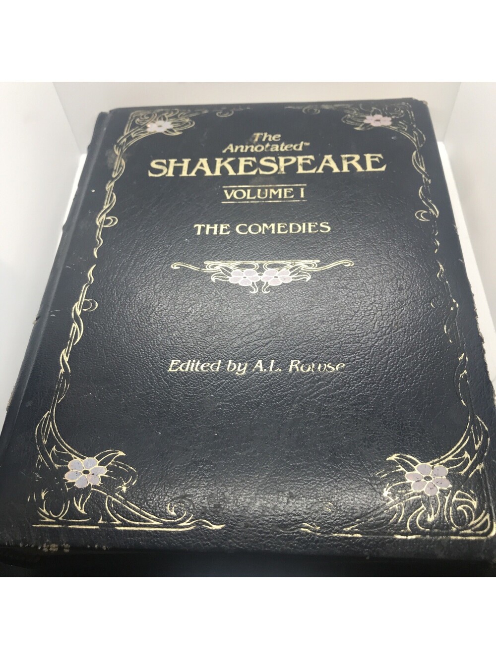Shakespeare The Annotated Volume 1 The Comedies A.l. Rowse Bonded Leather Dmg